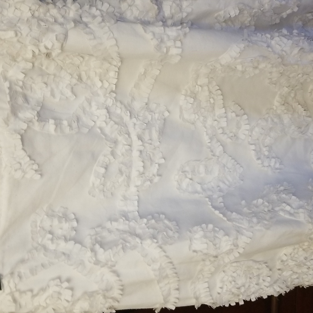 $5 ITEM. White detailed Will's River Co. Skirt. Size 4. MUST BUNDLE - Picture 2 of 8
